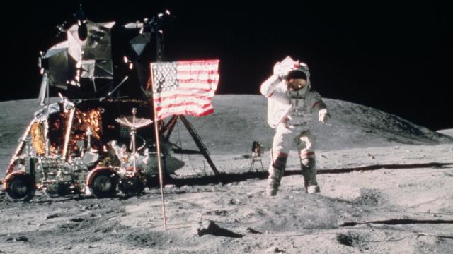 Man Bats on the Moon: The Possible Origin of Fake News Around the Lunar Landings