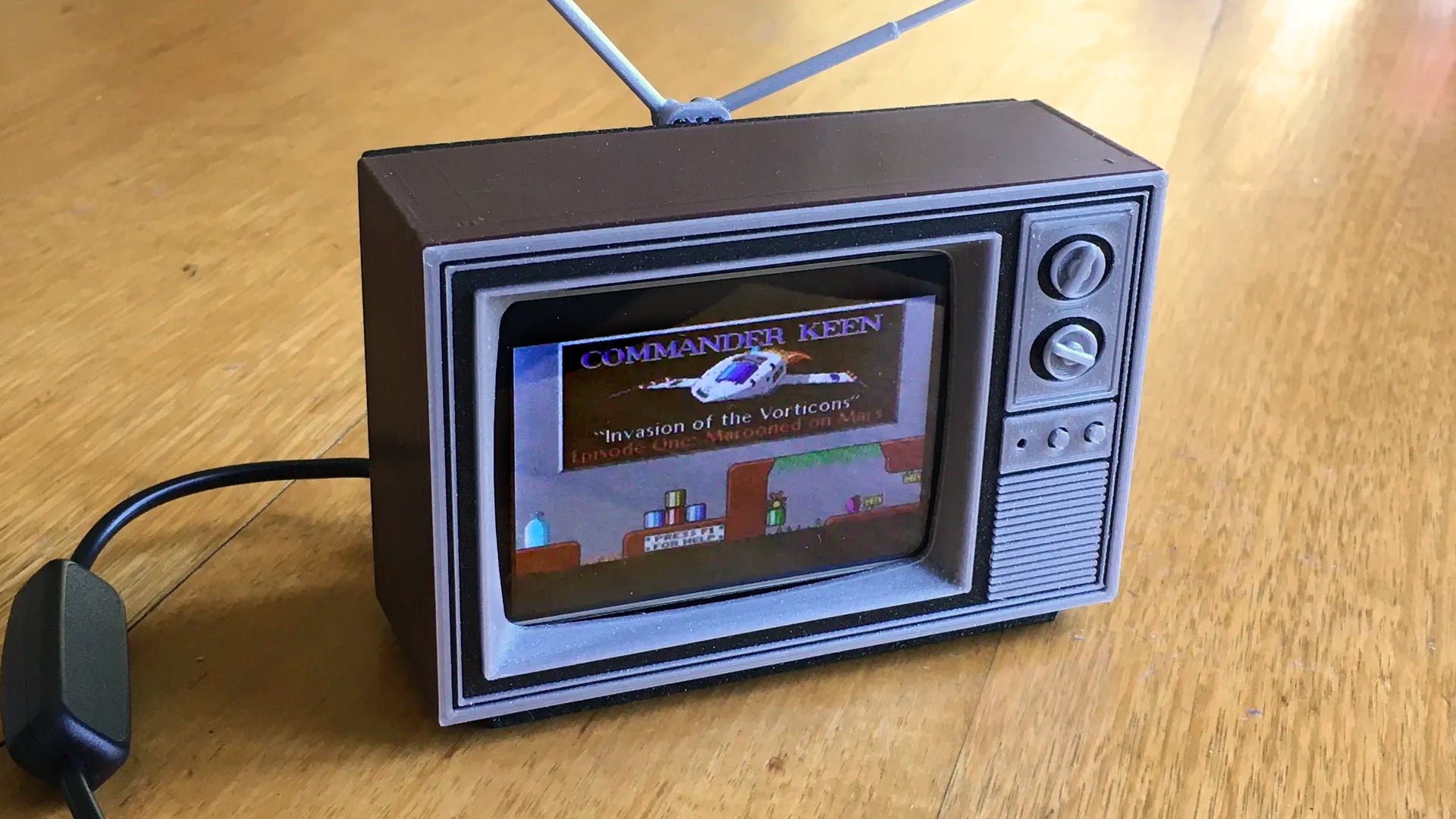 Tiny Retro TV That Plays Thousands of Classic Games Makes My Childhood Portable