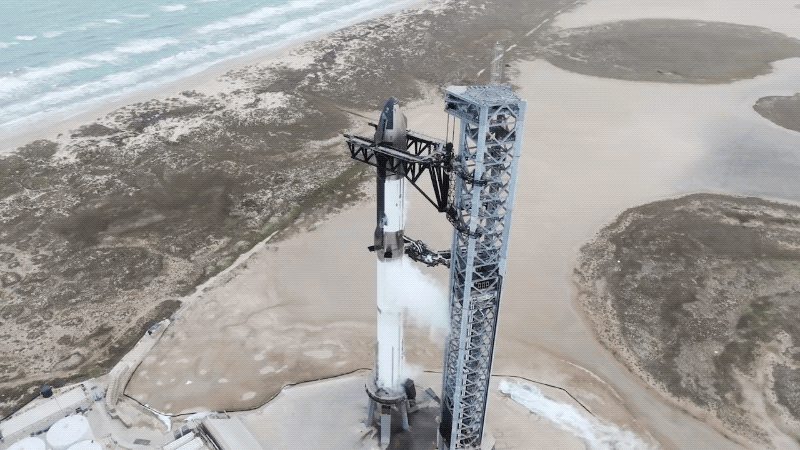 SpaceX's fully integrated Starship rocket during the wet dress rehearsal on January 23, 2023.  (Gif: SpaceX/Gizmodo)