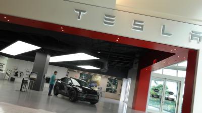 Elon Musk Says Upgrading Autopilot Hardware on Older Teslas Is ‘Not Feasible’