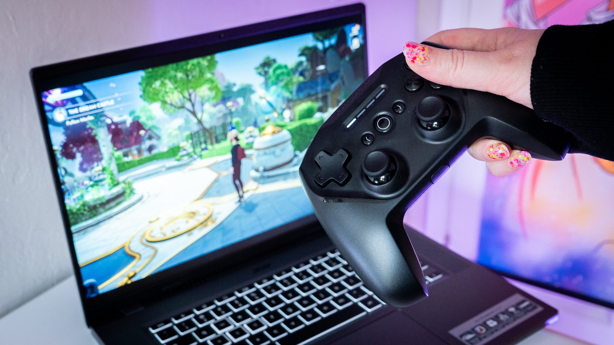 The Chromebook 516 GE can be paired with any compatible Bluetooth controller to play cloud games.  (Photo: Florence Ion / Gizmodo)