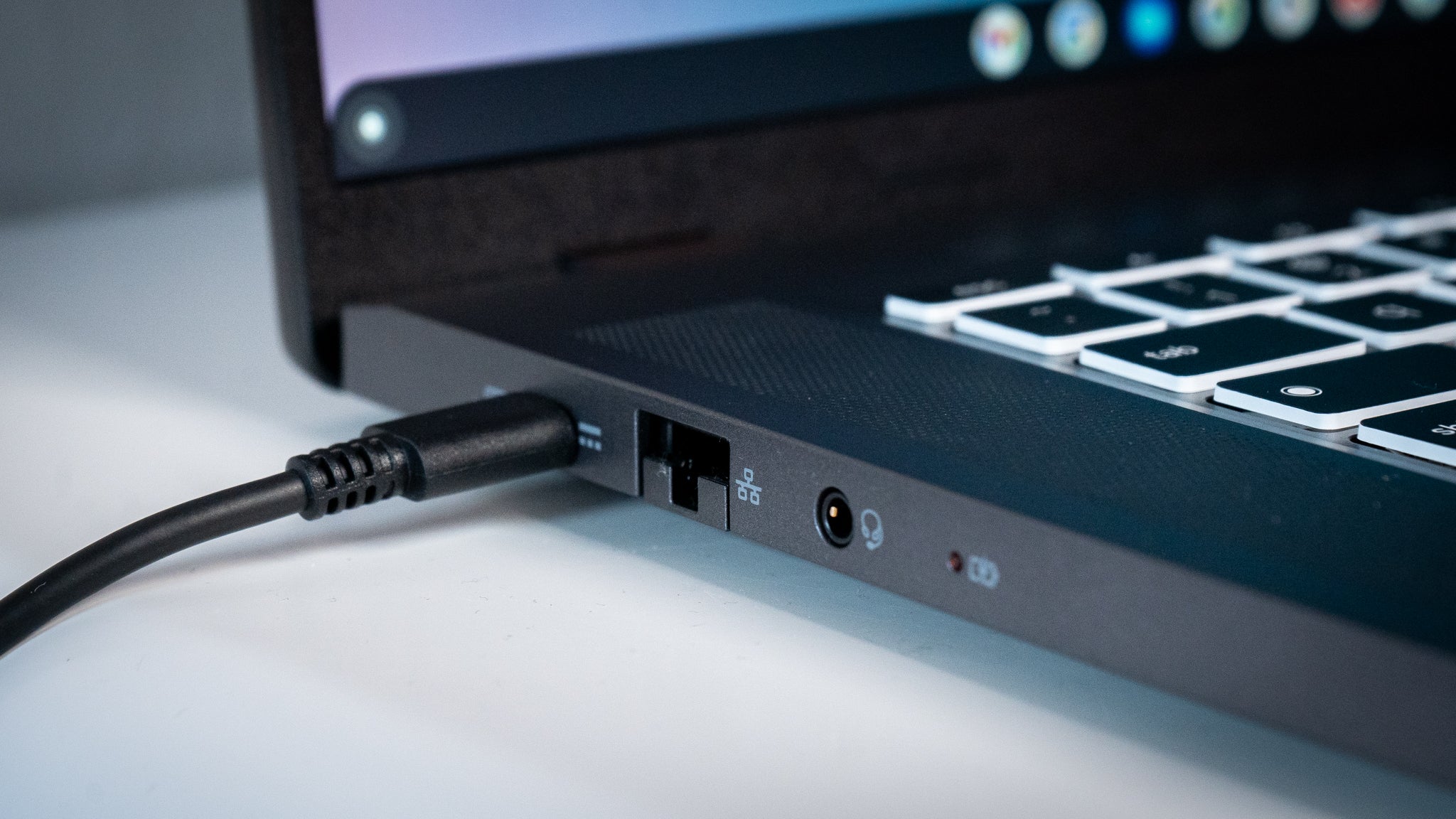The left side of the Chromebook 516 GE has an ethernet port, a charging port, and a headphone jack.  (Photo: Florence Ion / Gizmodo)