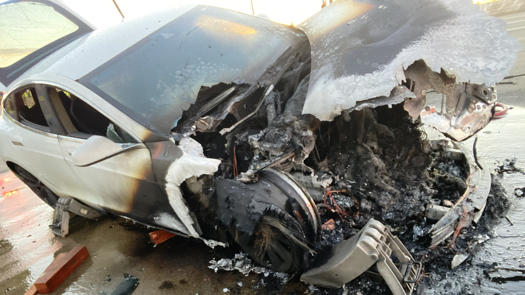 Tesla Model S Bursts Into Flames in California While Driver Was on Highway