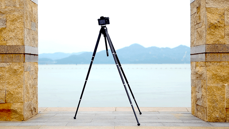 Self-Powered Tripod Levels Your Camera All By Itself