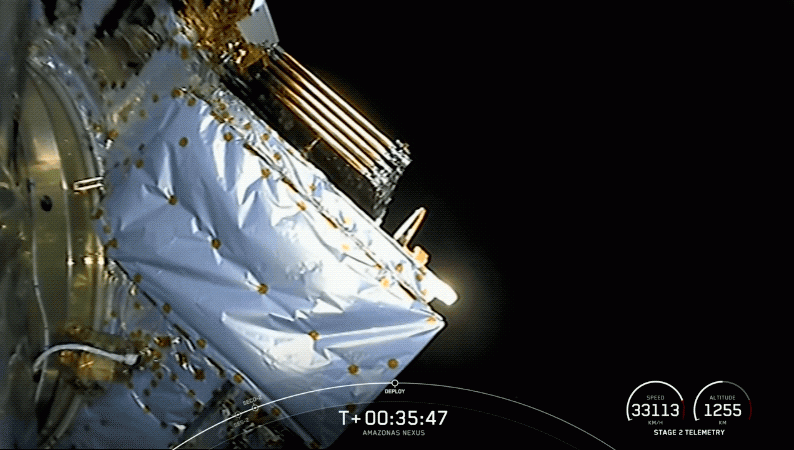 Upper stage deployment of Amazonas Nexus satellite (shown at nearly 3x normal speed). (Gif: SpaceX/Gizmodo)