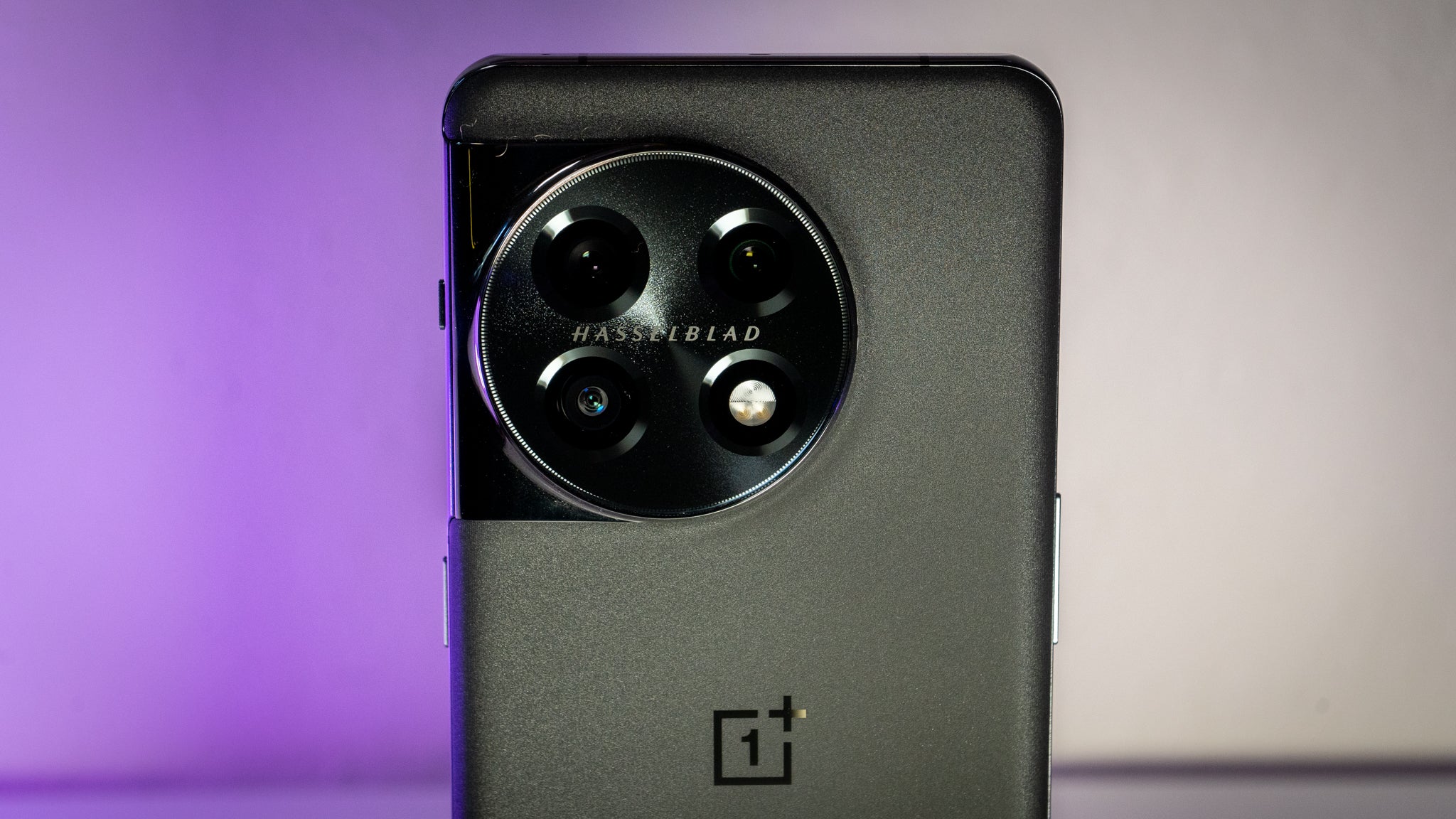 The OnePlus 11's triple-camera system was impressive.  (Photo: Florence Ion / Gizmodo)