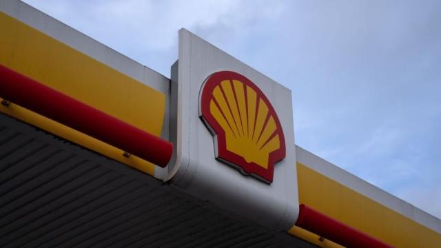 Shareholders Sue Shell, Saying It’s Too Obsessed With Fossil Fuels