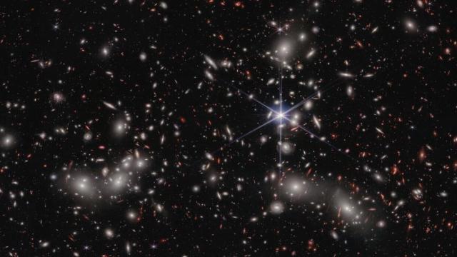 Webb Telescope Uses Gravitational Lensing to Scrutinize Pandora’s Cluster