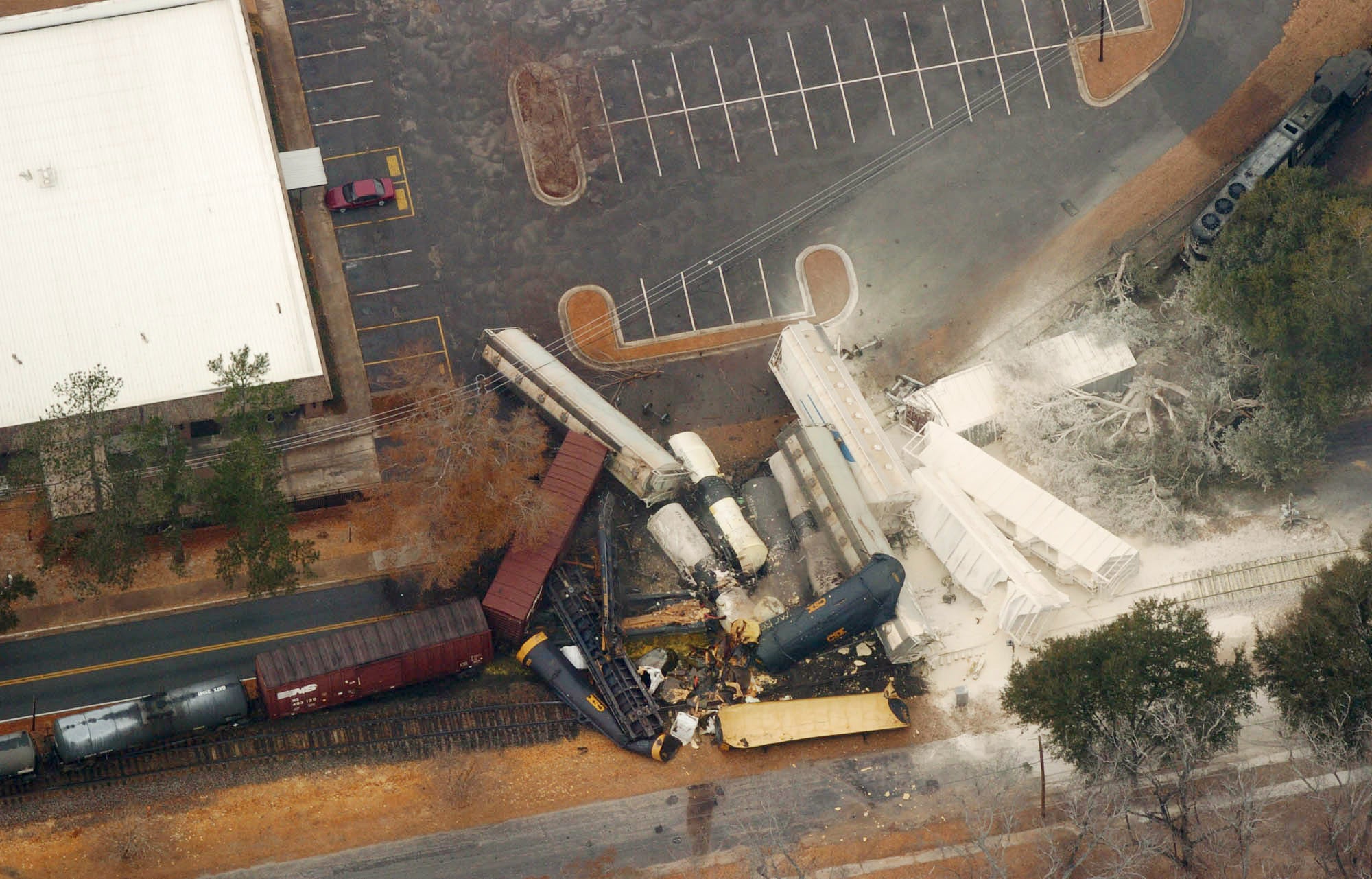 Wreckage from the crash on Jan 6, 2005. (Photo: The Augusta Chronicle, Andrew Davis Tucker, AP)