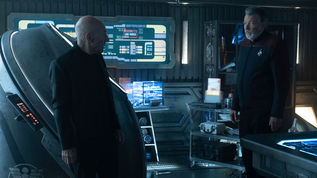 Picard and Riker have a chat on Star Trek: Picard. (Image: Paramount)