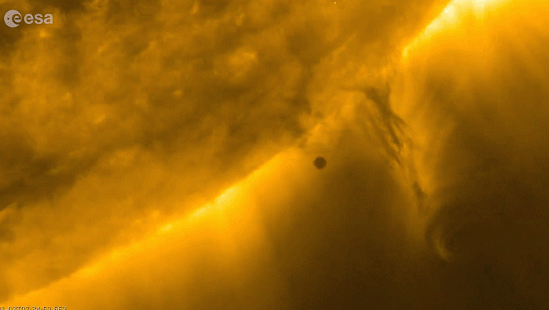 Mercury crosses the Sun in new video from the Solar Orbiter. (Gif: Gizmodo (Video: ESA, NASA/Solar Orbiter/EUI Team))