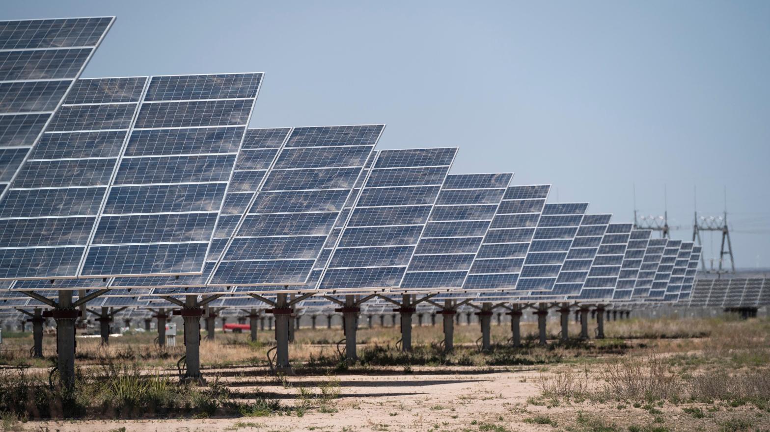 A solar farm produces electricity near Bakersfield, Texas on Saturday, April 10, 2021.  (Photo: Bill Clark/CQ Roll Call, AP)