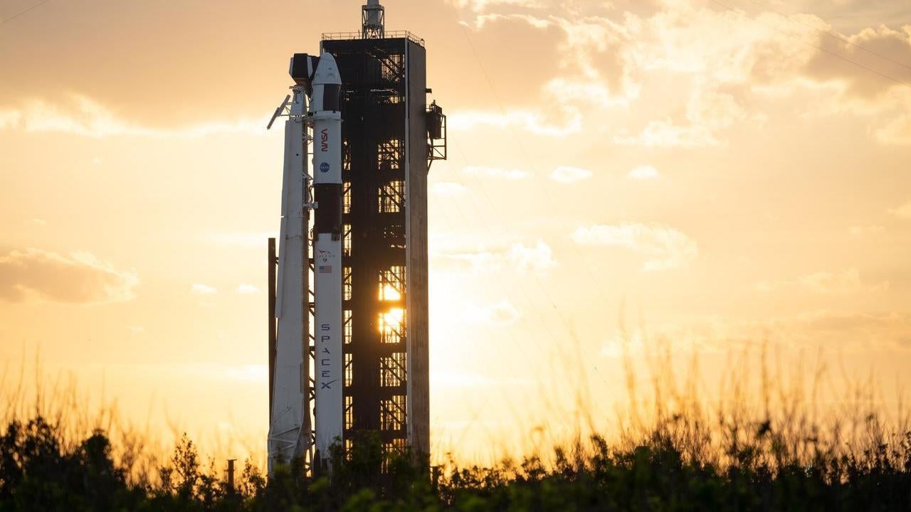 SpaceX's Falcon 9 rocket standing at the Florida launch pad.  (Photo: NASA/Joel Kowsky)