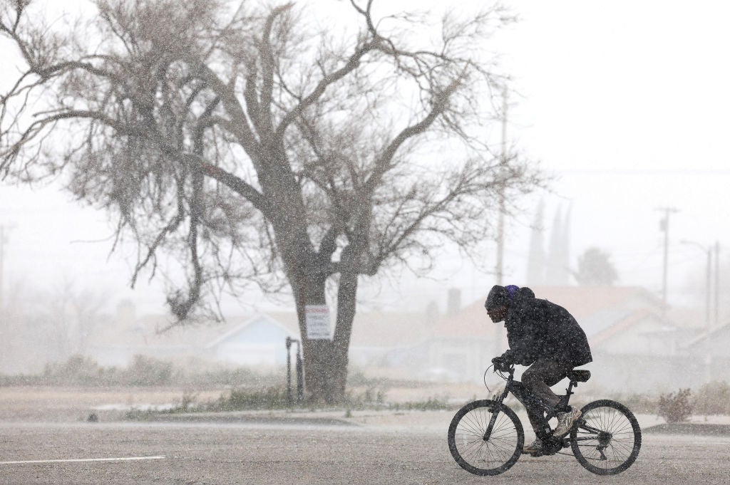 A person cycles through snow in Los Angeles County during another winter storm in Southern California on March 01, 2023 in Palmdale, California. (Photo: Mario Tama, Getty Images)