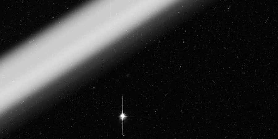 A particularly bad satellite streak appears in this Hubble image.  (Image: NASA/ESA/S. Kruk et al., 2023)
