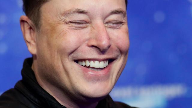 Elon Musk, World’s Biggest Arsehole, Laughs at Twitter Worker Who Asked If He Still Had a Job
