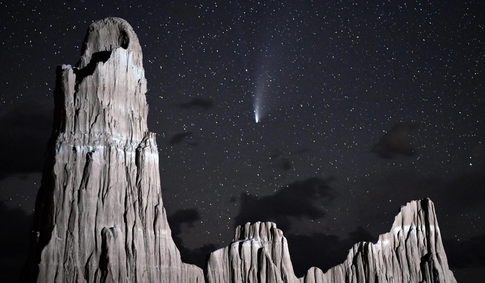 The comet NEOWISE seen over Nevada in 2020. (Image: Ethan Miller, Getty Images)