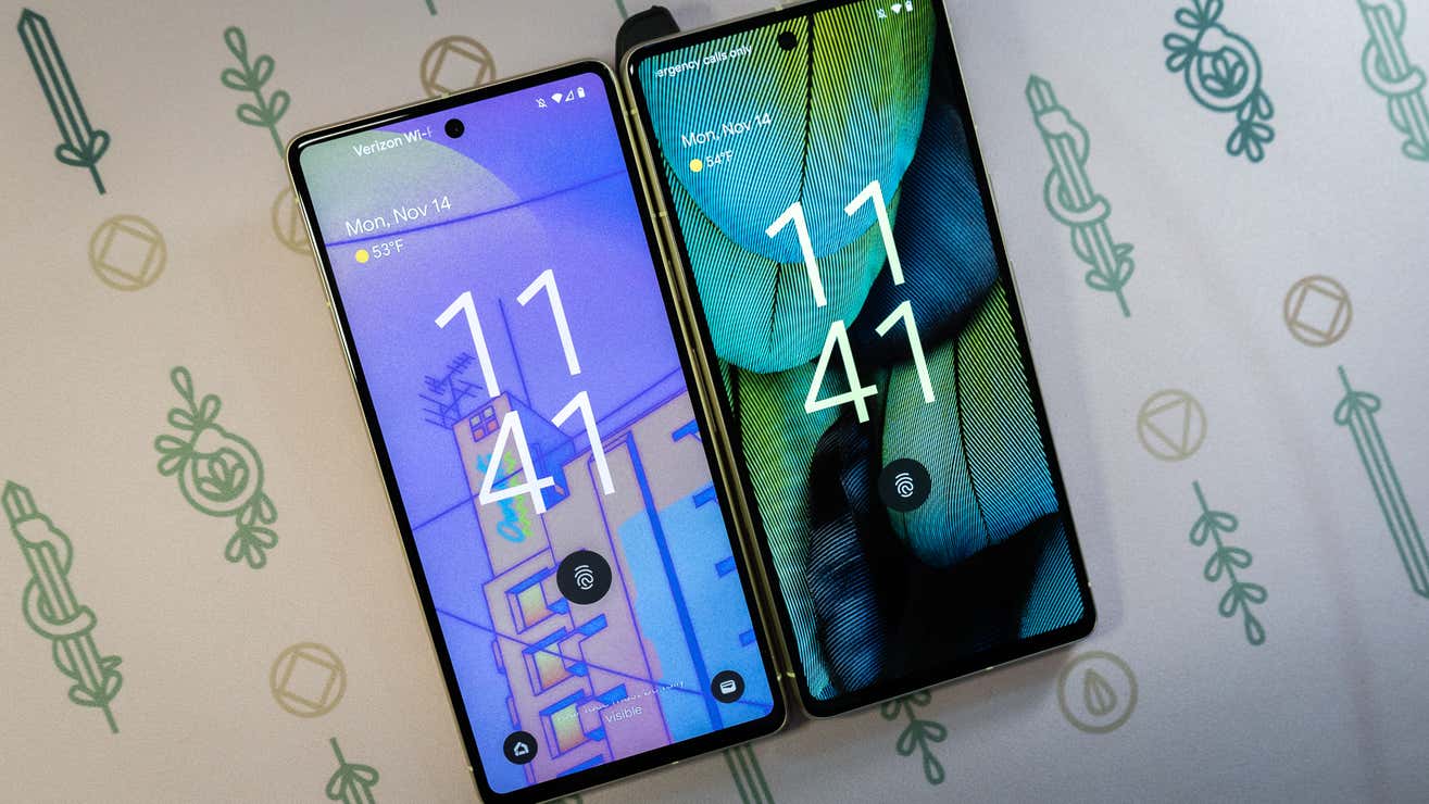 The author interprets what a Pixel Fold would look like (this is two Pixel 7s stacked next to one another). (Photo: Florence Ion / Gizmodo)