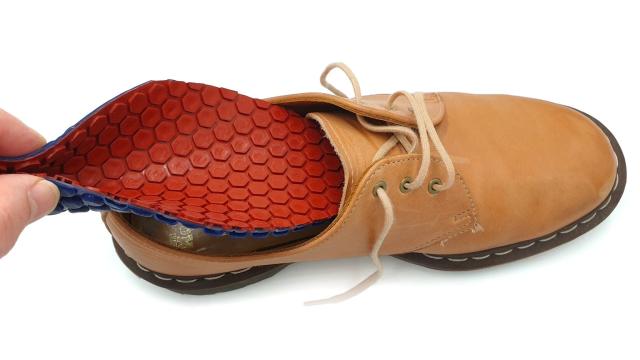 These Walking-Powered Shoe Insoles Don’t Need Batteries to Warm or Cool Your Feet
