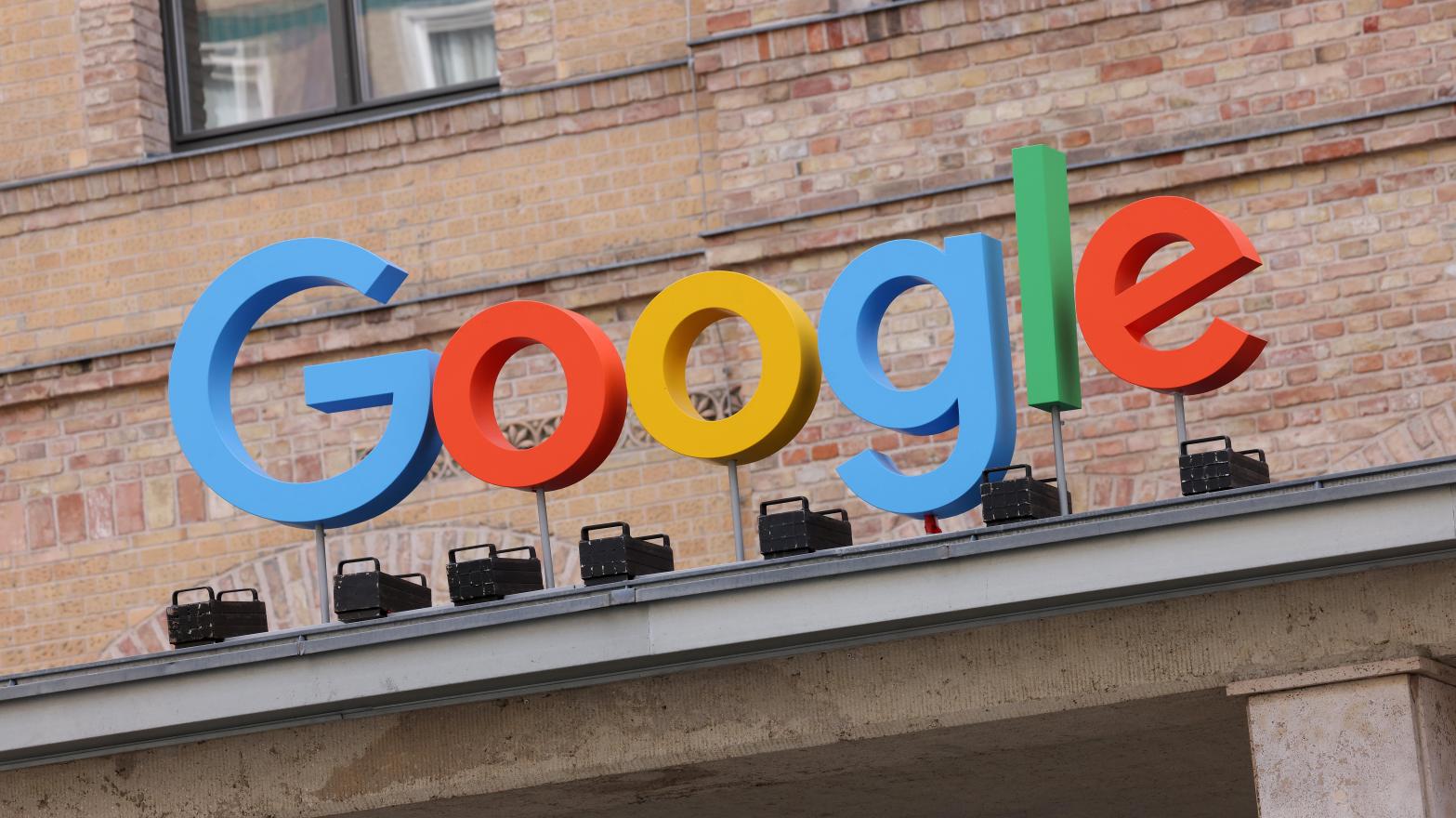 1,367 employees have signed the letter, which calls for priority in rehiring severed Google employees and waiting until employees on leave return to the office before terminating them. (Image: Sean Gallup)