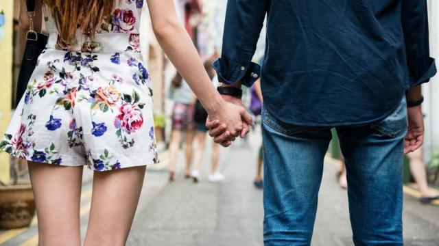 Chinese Dating App Does the Swiping for Singles to Find Love