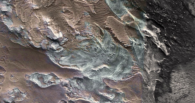 Remnants of a Glacier Found Near Martian Equator