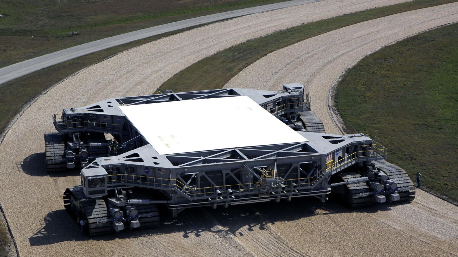 The Crawler-transporter-2 (CT-2) on its way from the Vehicle Assembly Building to the Park Site west of the Kennedy Space Centre.  (Photo: NASA/Jim Grossmann)