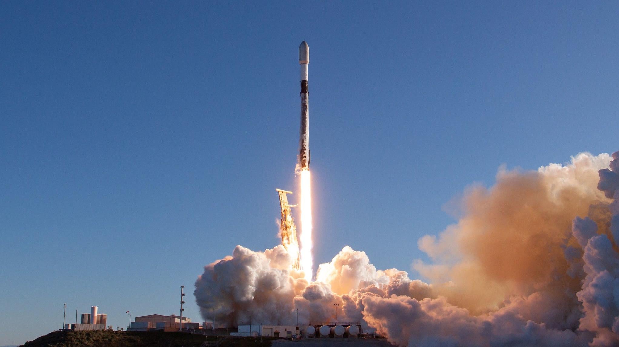 A Falcon 9 rocket launching Starlinks to orbit, January 31, 2023. (Photo: SpaceX)