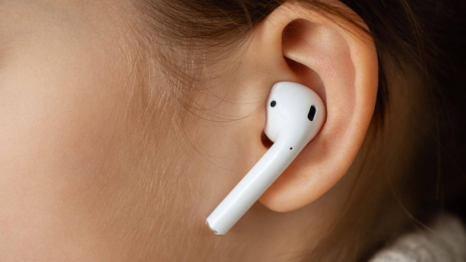 How to clean your Airpods