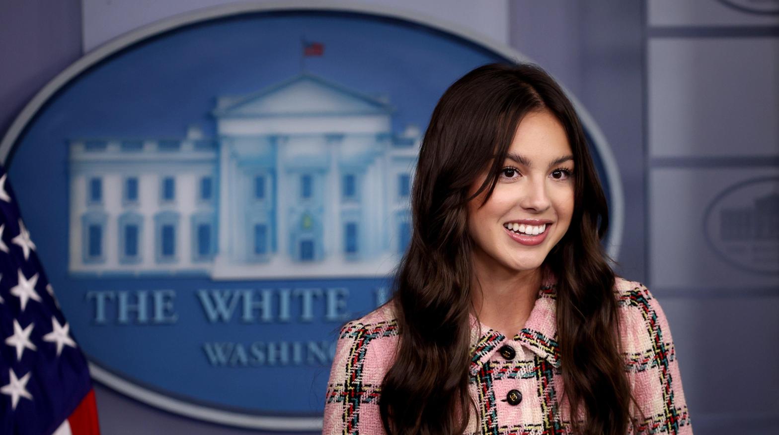 The Biden administration previously tried appealing to a younger demographic with Gen Z's own Olivia Rodrigo, who stressed the importance of getting vaccinated for covid-19 in a July 2021 visit to the White House.  (Image: Chip Somodevilla, Getty Images)