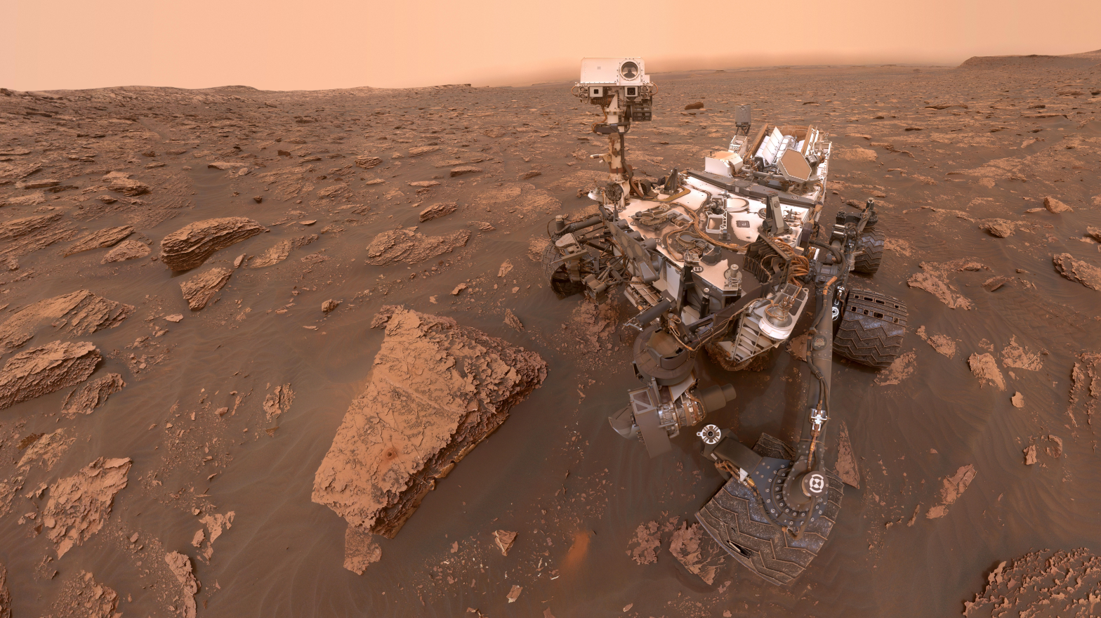 Curiosity snaps a selfie on Mars. Note the wear-and-tear on its wheels.  (Photo: NASA/JPL-Caltech/MSSS)