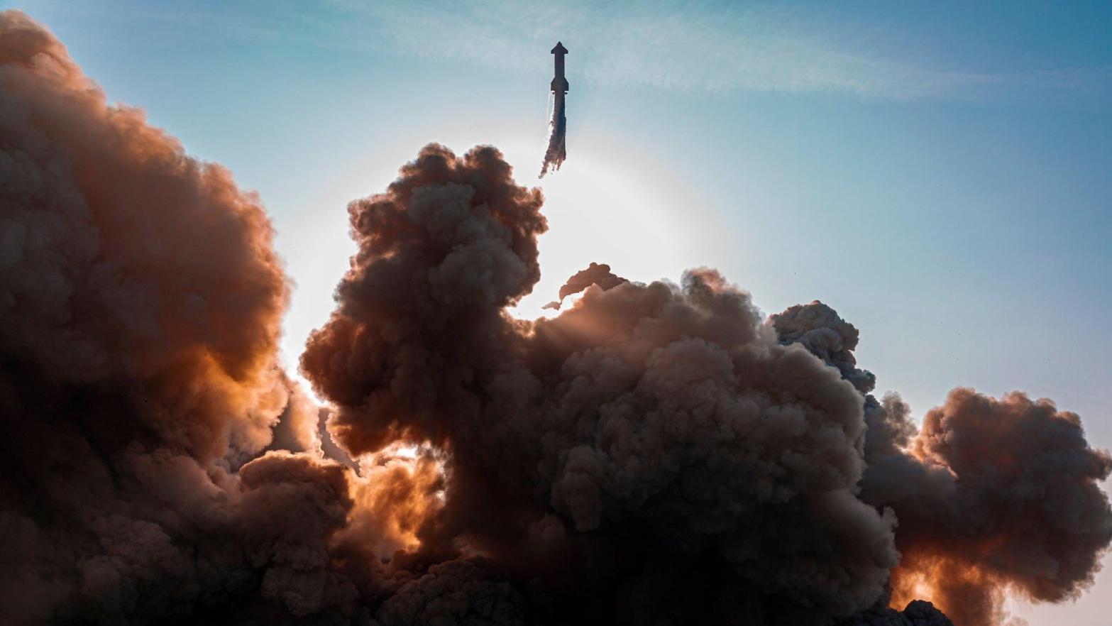 SpaceX's Starship sent a massive amount of dust, dirt, and other debris into the air as it launched without any infrastructure in place to minimise impact and suppress energy at the launch site. (Photo: SpaceX)