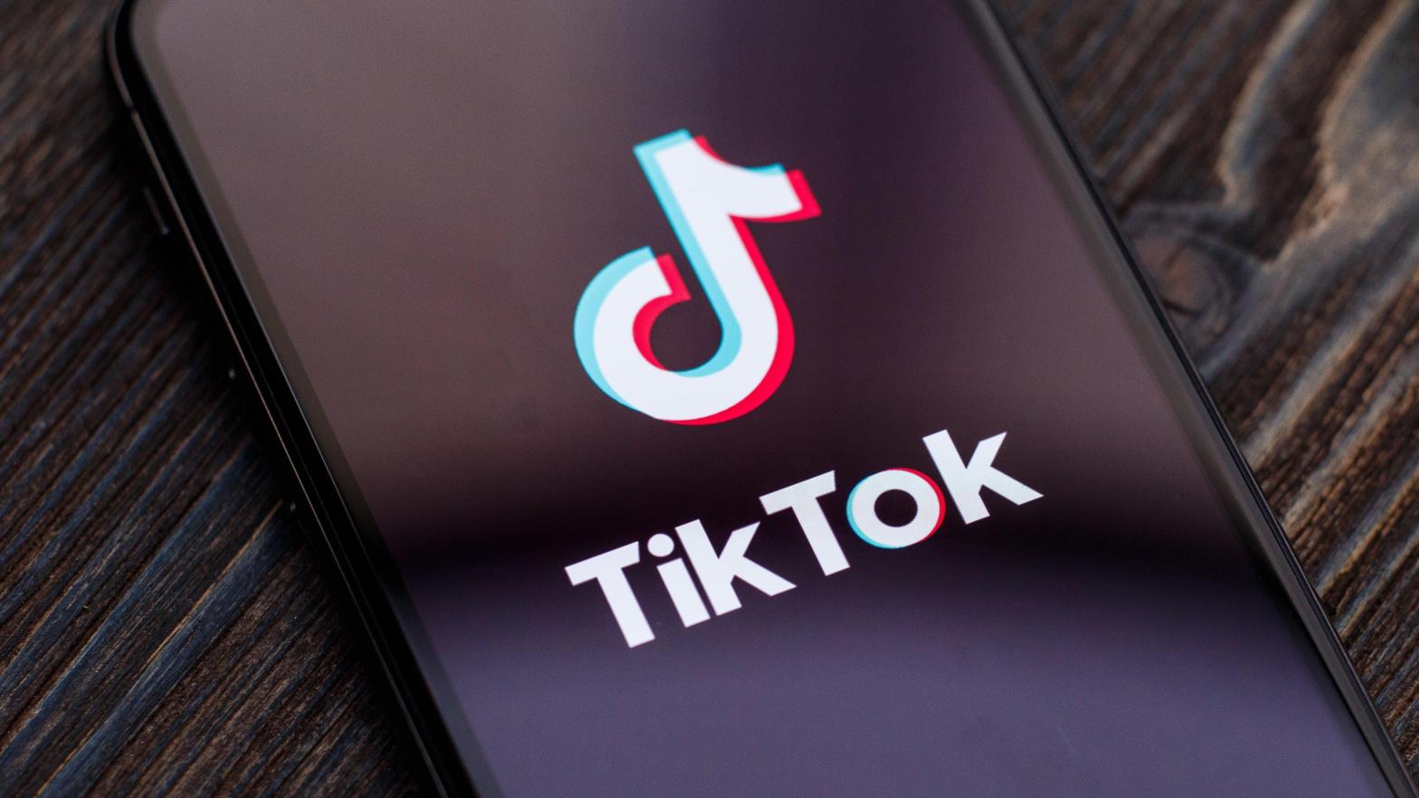 TikTok saves every video you've seen over the previous 180 days.  (Image: XanderSt, Shutterstock)