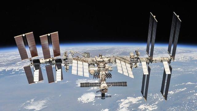Reluctant Russia Promises to Keep Working On ISS Until 2028
