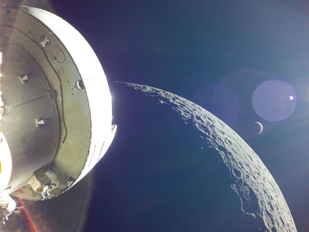 The view from Orion during its second close flyby of the Moon during the Artemis 1 mission. (Image: NASA)