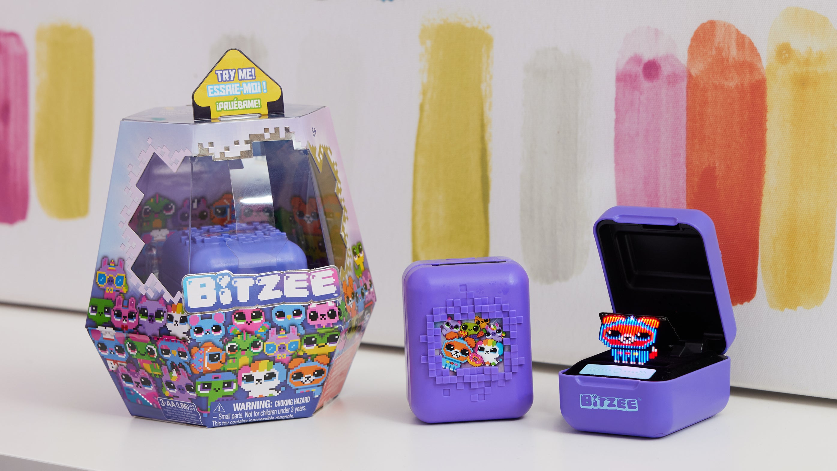 The Bitzee's retail packaging allows the toy's lid to be opened to see its unique display technology in action. (Image: Spin Master)