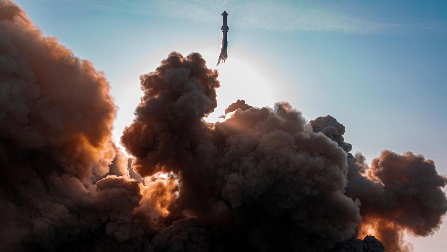 The inaugural launch of Starship generated a massive cloud of dust and debris that spread to nearby areas — just one aspect of the rocket's maiden voyage that's prompted environmental concerns.  (Photo: SpaceX)