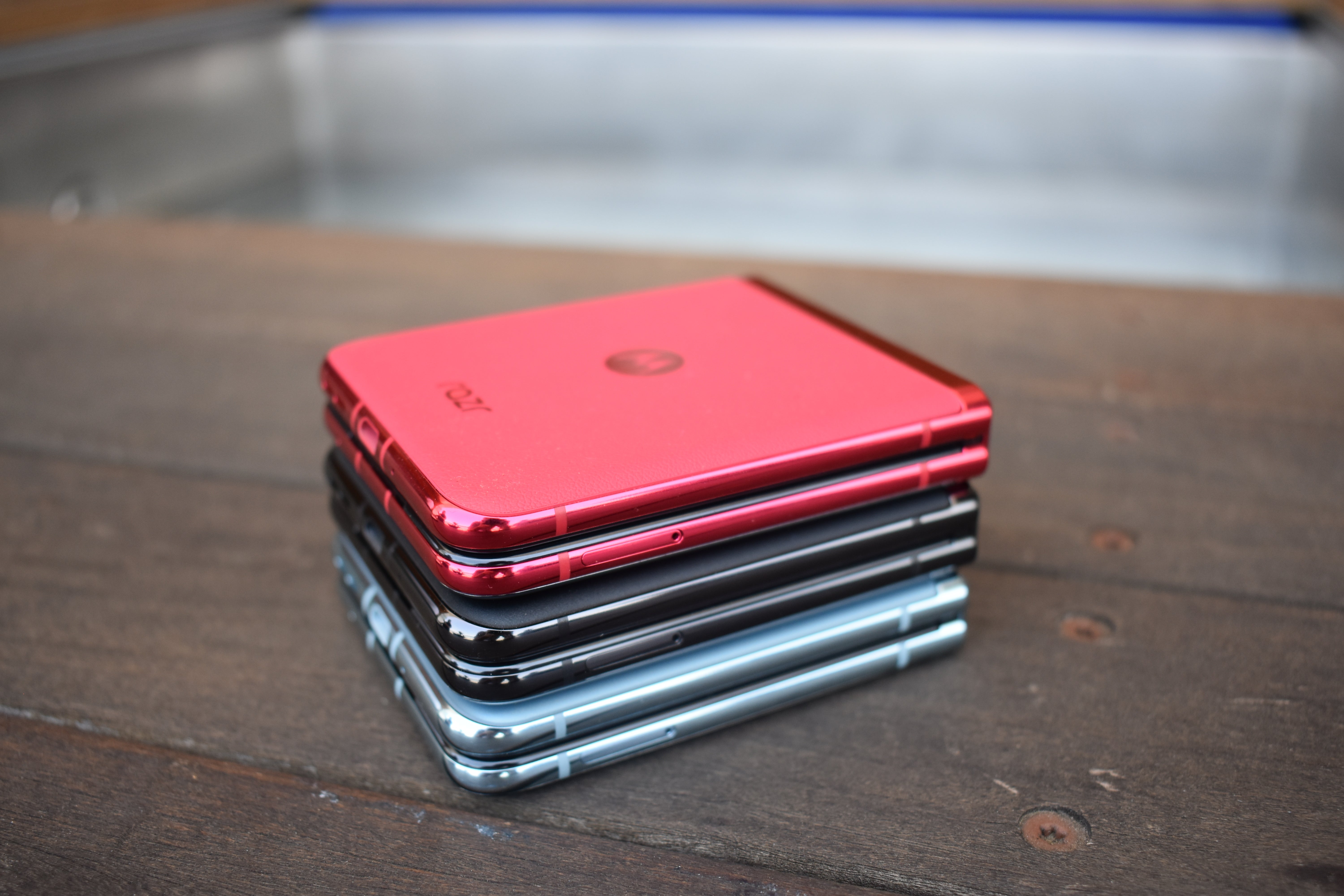 All the anticipated colours for the Razr+, including Pantone colour of the year Viva Magenta which also sports a vegan leather backplate. (Photo: Kyle Barr / Gizmodo)
