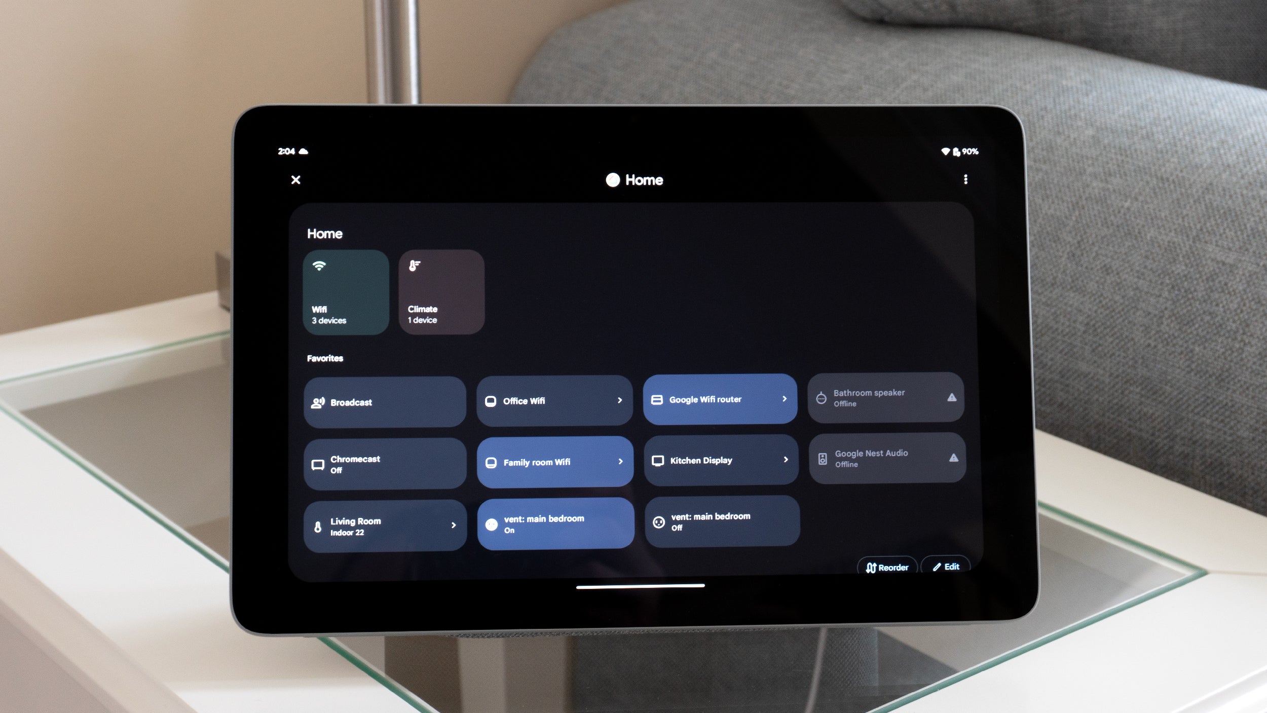 When docked, the Pixel Tablet goes into a new Android Hub Mode, providing easy access to smart home controls, even if the Tablet is password protected. (Photo: Andrew Liszewski | Gizmodo)