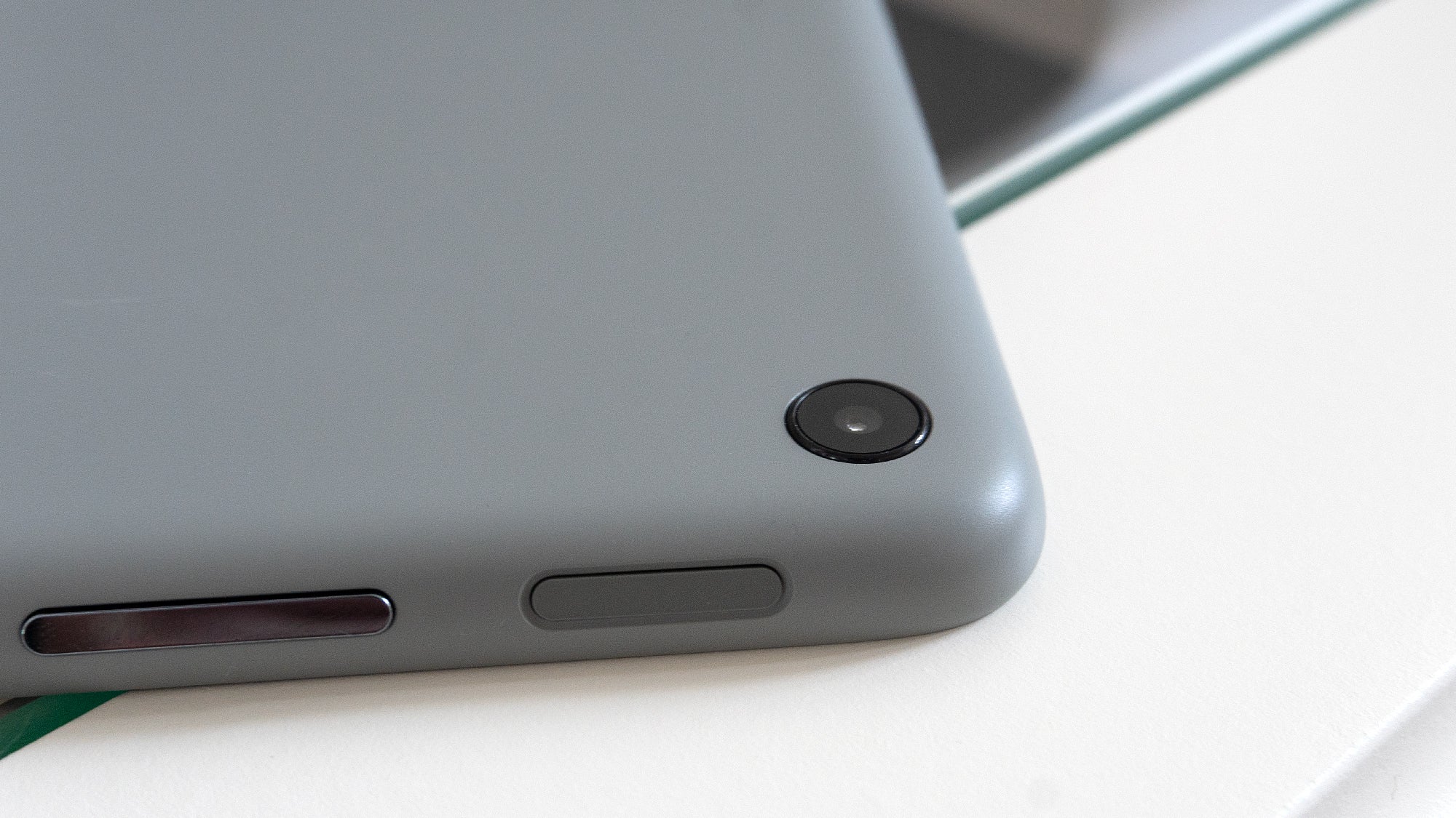The Pixel Tablet offers just a single, fixed-focus, 8MP camera on the back. (Photo: Andrew Liszewski | Gizmodo)