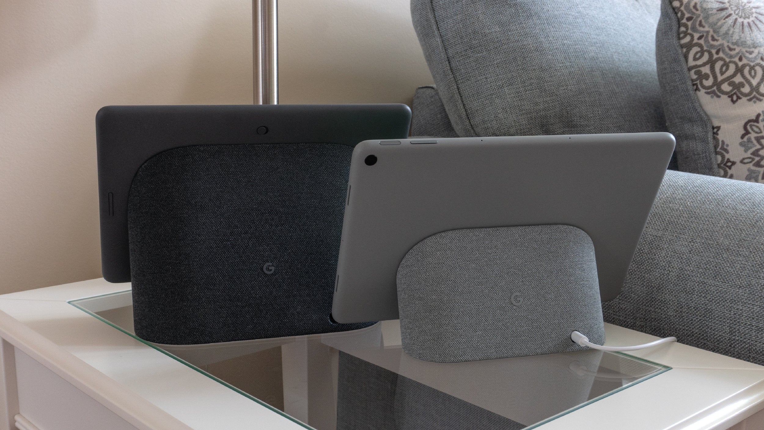 The Google Nest Hub Max's base (left) is much larger than the Pixel Tablet's (right), and houses more speakers that pump out much better sound than the docked tablet does. (Photo: Andrew Liszewski | Gizmodo)