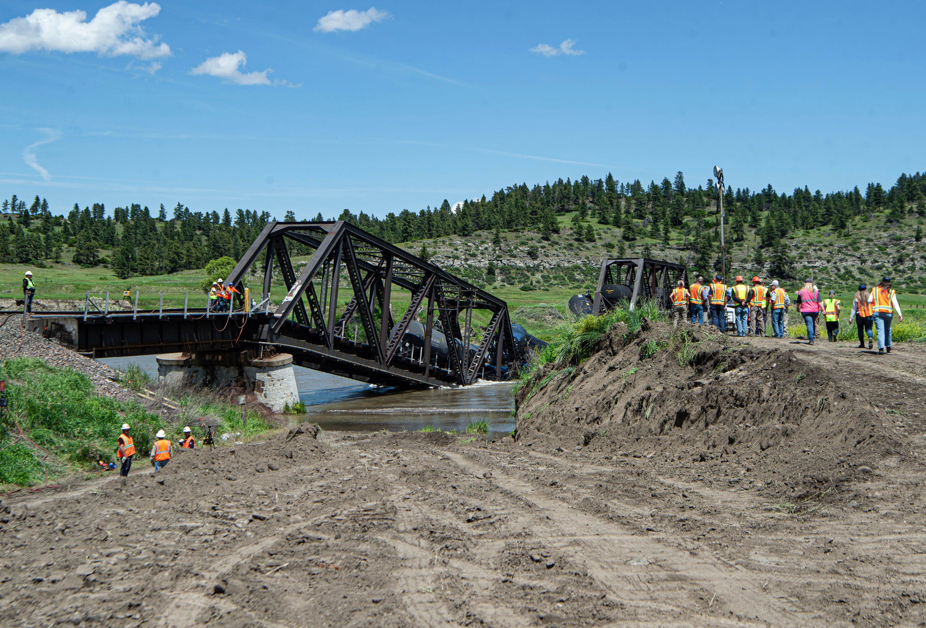 Crews work the site of a railroad bridge collapse on the Yellowstone River near Reed Point, Sunday afternoon, June 25, 2023, in Columbus, Montana. (Photo: Amy Lynn Nelson/The Billings Gazette, AP)