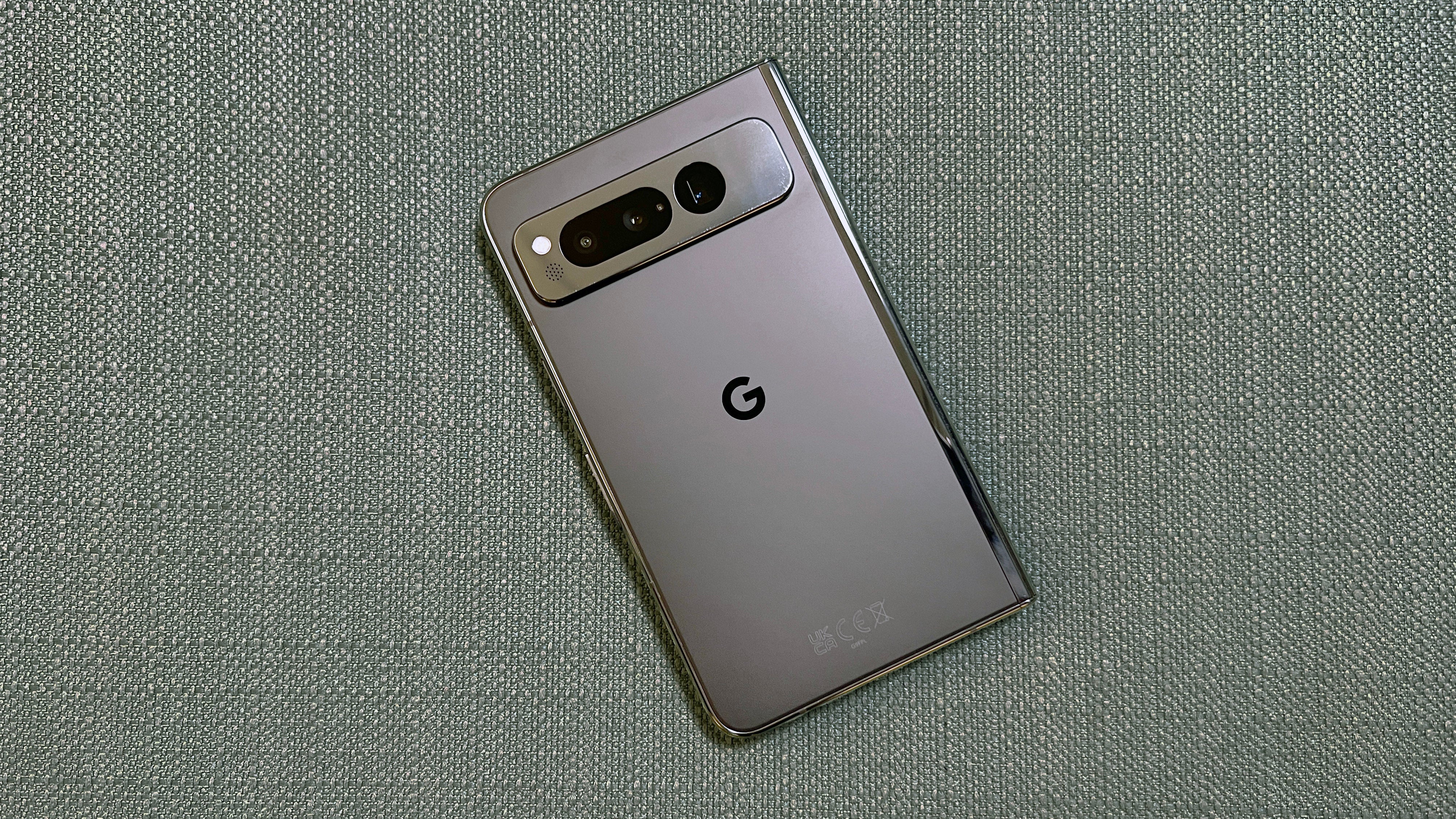 The Pixel Fold includes a 48 MP Quad PD lense alongside a 10.8 MP ultrawide and a 10.8 MP telephoto lenses. In addition, there's a 9.5 MP Dual PD front camera and 8 MP inner camera for video calls. (Photo: Dan Ackerman / Gizmodo)