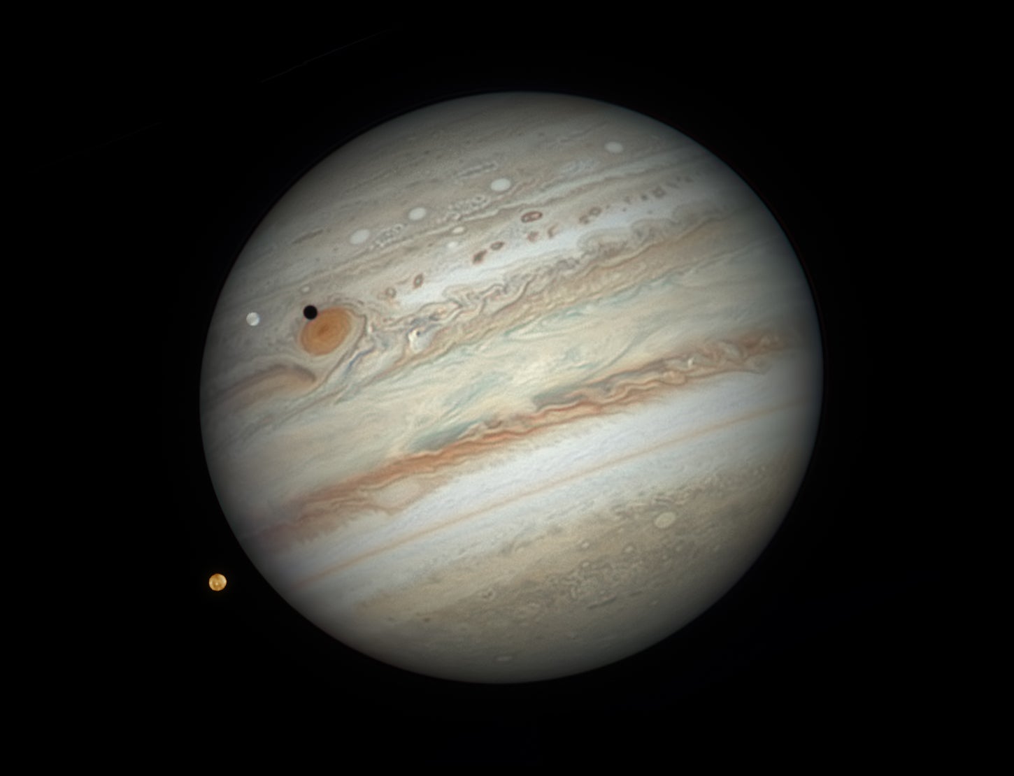 Jupiter, with two of its moons in the foreground. (Photo: Damian Peach)