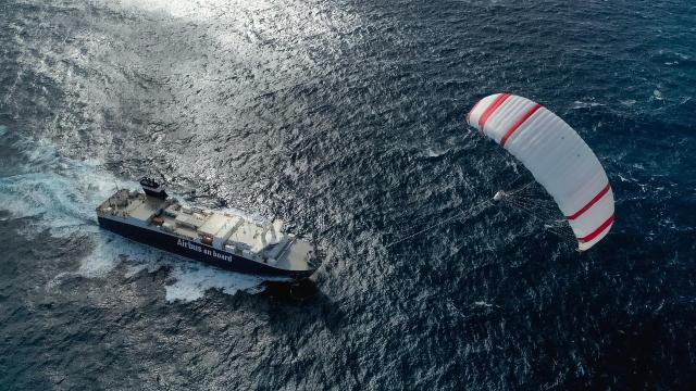 Attaching Massive Kites to Boats Will Help Slash Shipping Emissions