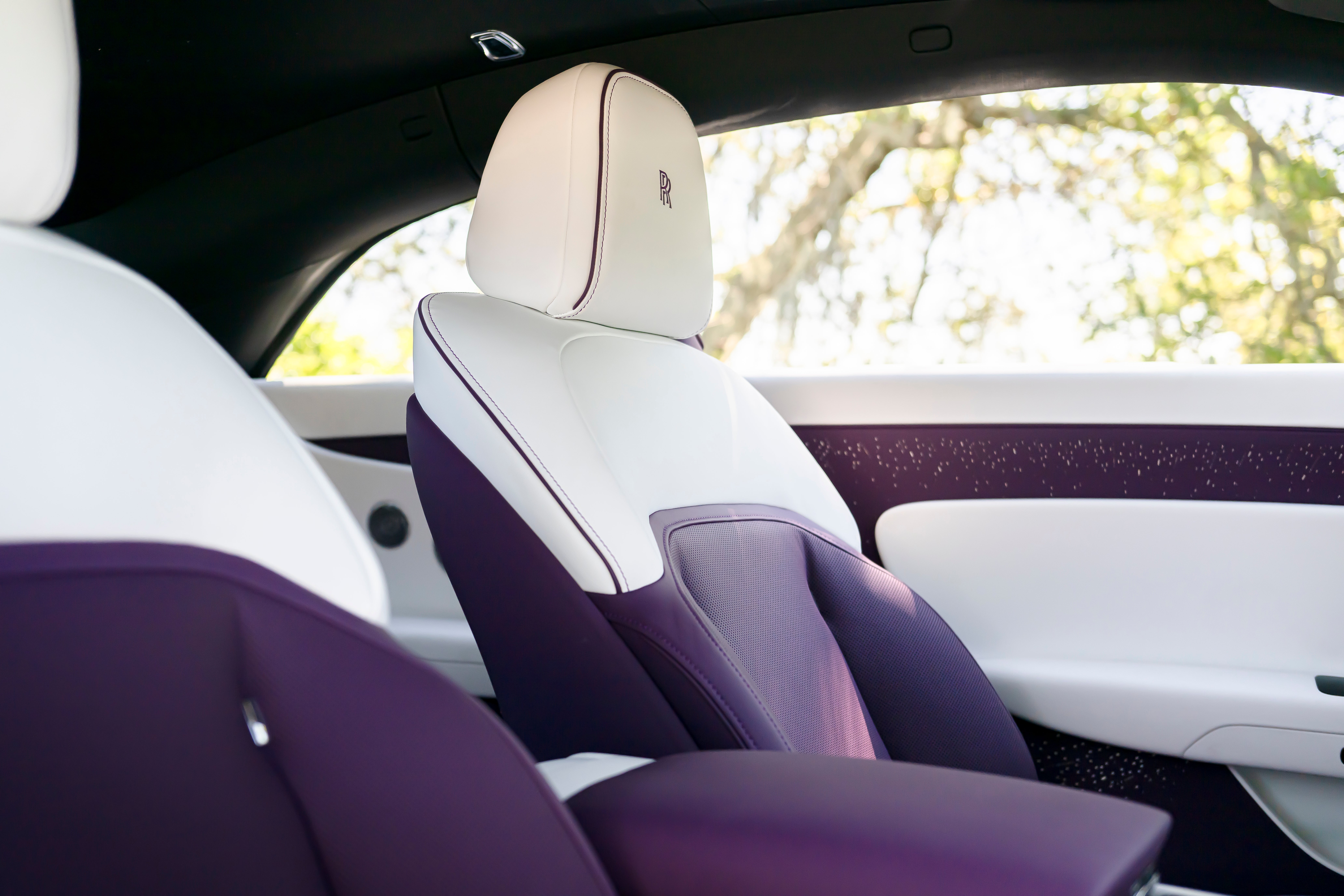 The Rolls-Royce Spectre Is How You Do Electric Opulence
