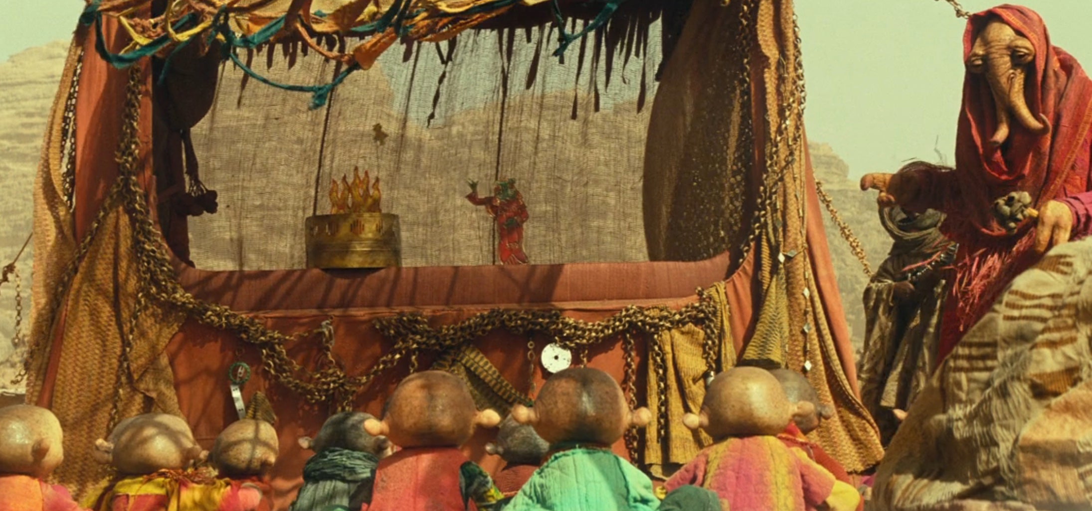 The puppet show on Pasaana.  (Screenshot: Lucasfilm)