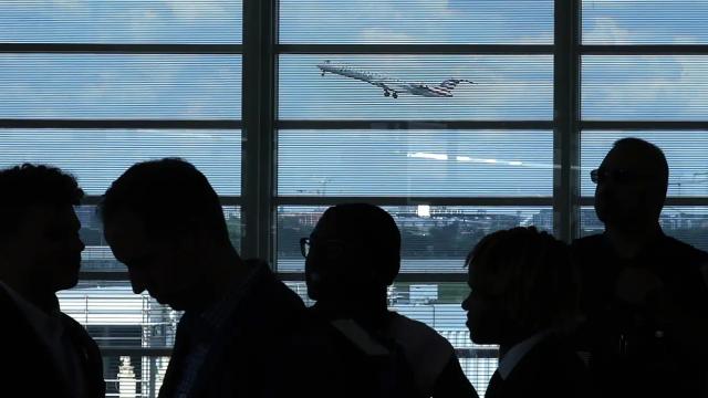 Teen Passenger Detained in Airport for ‘Skiplagging’