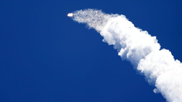 SpaceX’in Starlink uyduları, her gün yaklaşık 140 kez yörüngedeki nesnelerden kaçınmak zorundadır.
