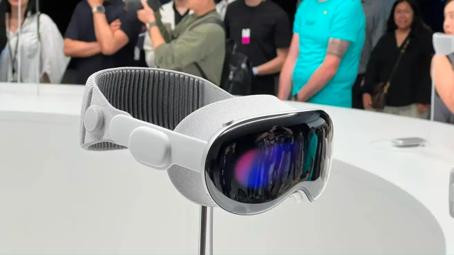 You're Going to Need an Appointment to Get Your Hands on Apple's Vision Pro